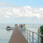 Apartament 1 *