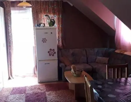 1 Apartment *