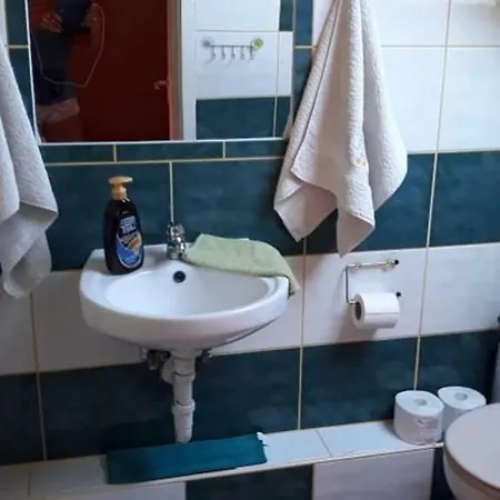 1 Apartment *