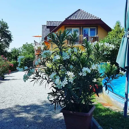 1 Apartment *