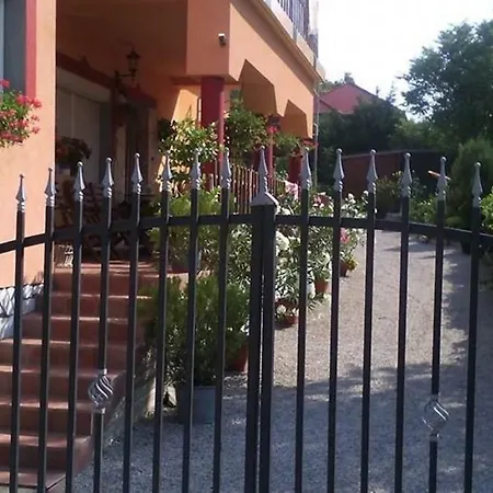 1 Apartment